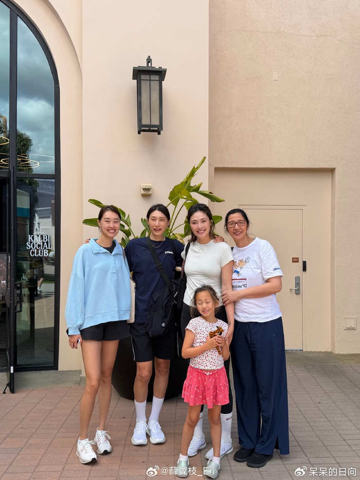 IM电竞登录入口-有爱!中国女排三代副攻名将在美国聚首,58岁的她容颜不老风采依旧|马蕴雯|薛翼枝|上海女排|李月明|铜牌_新浪体育_新浪新闻